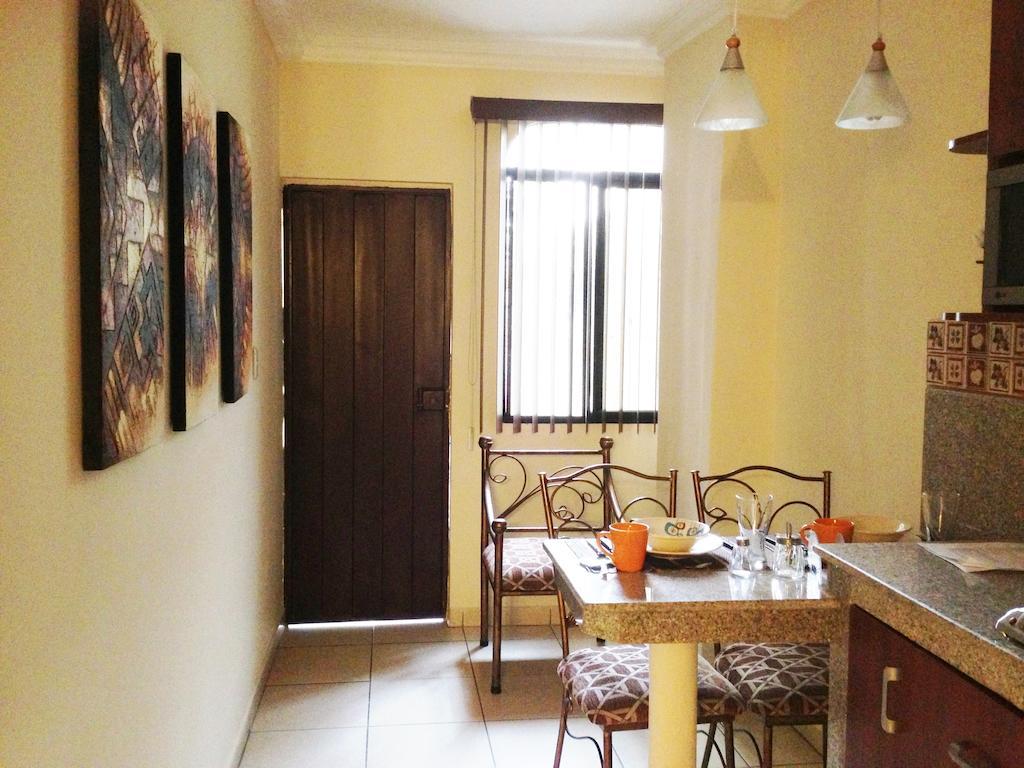 El Patio Suites II Гуаякіль Номер фото
